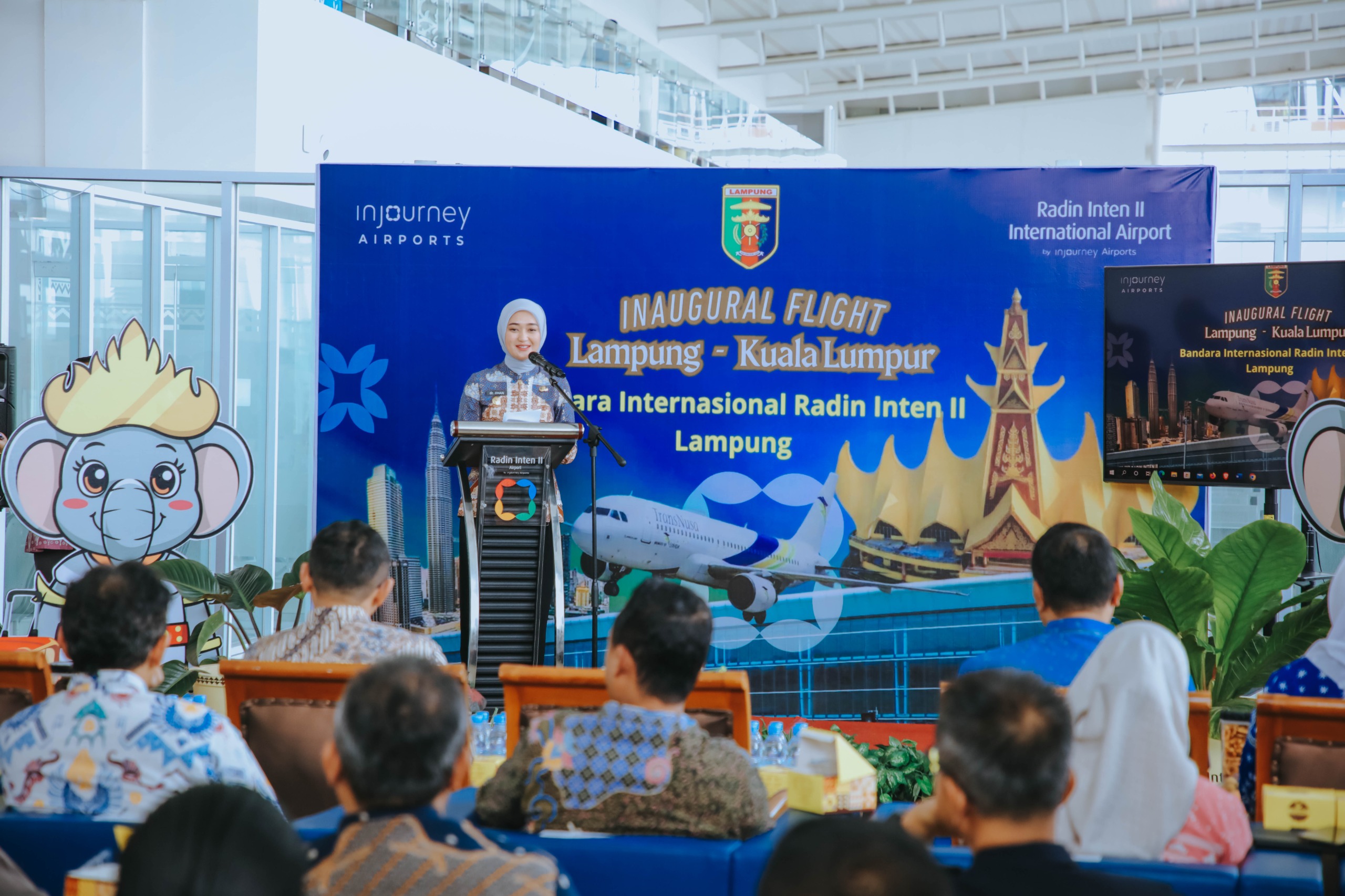 BANDARA RADIN INTEN II KEMBALI BUKA LAYANAN INTERNASIONAL, WAGUB JIHAN NURLELA LEPAS PENERBANGAN PERDANA RUTE LAMPUNG-KUALA LUMPUR